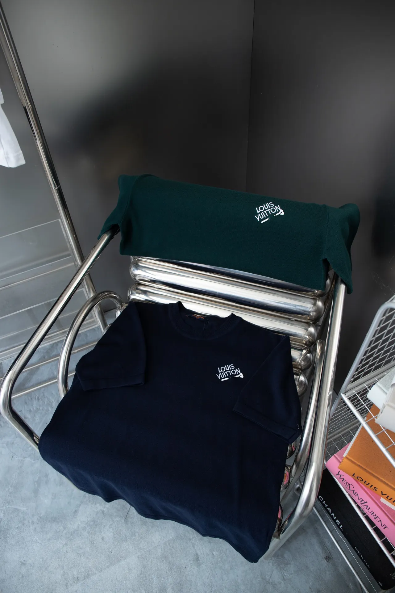 🅿️200 High Quality Lv 2025 Spring and Summer Pin🧷Short Sleeve Knitted Same as Official Website Customized Sweater Neck➕Front Chest Pin🧷Design High Density Imported Embroidery Custom Dyed Wool Yarn S M L XL